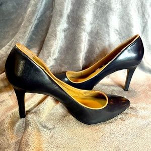 Gorgeous Ann Taylor dress heels Size 7M Excellent condition